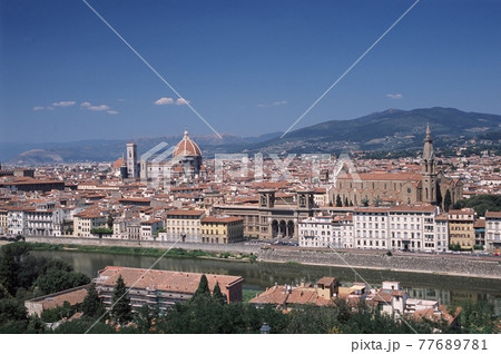 イタリアの古都フィレンツェの風景 イタリアの古都フィレンツェの風景 77689781