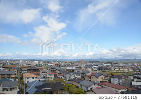 奥州市水沢の中心部から北北東を望む 77691119