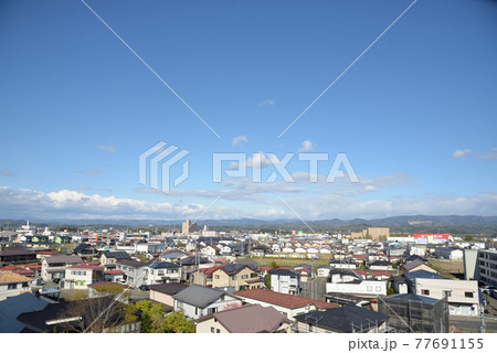 奥州市水沢の中心部から北東を望む 77691155