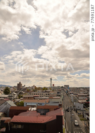 奥州市水沢の中心部から南を望む 77691187