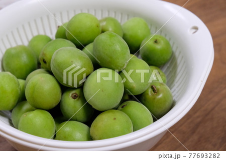 梅仕事（作業前） 77693282