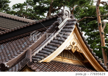 箱館奉行所の屋根瓦 函館市五稜郭公園にて 箱館奉行所の屋根瓦 函館市五稜郭公園にて 77695629