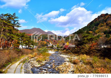 秋の紅葉に染まる板室温泉 秋の紅葉に染まる板室温泉 77698653