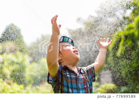子供の夏休み 77699589