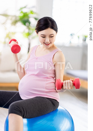 Asian pregnant woman workout Asian pregnant woman workout 77699622