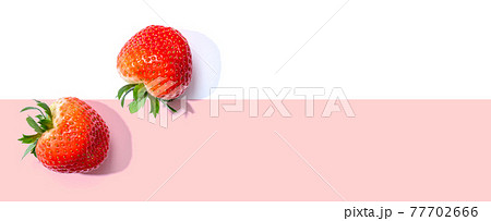 Fresh red strawberries overhead view 77702666