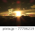 雲の隙間の夕焼け 77706219
