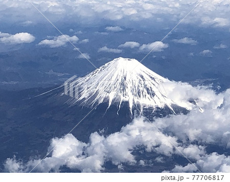 静岡県と山梨県に跨る活火山であり、日本最高峰の山であり世界文化遺産に登録されている富士山の雪景色 77706817