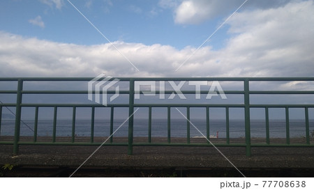 駅のホームと水平線 駅のホームと水平線 77708638