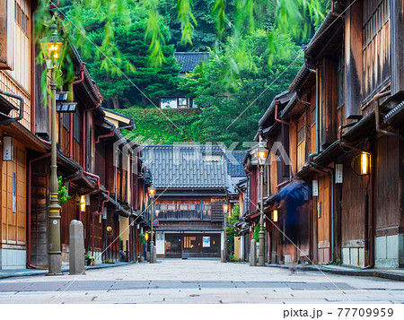 金沢　ひがし茶屋街　夏の朝景 77709959