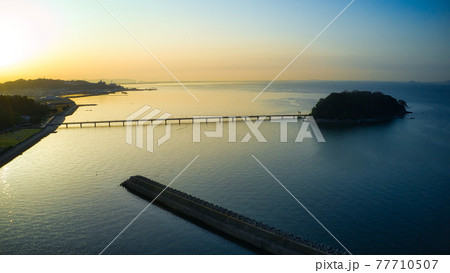 国の天然記念物に指定されている愛知県蒲郡市のシンボル『竹島』の朝焼けをドローンで空からの撮影 国の天然記念物に指定されている愛知県蒲郡市のシンボル『竹島』の朝焼けをドローンで空からの撮影 77710507