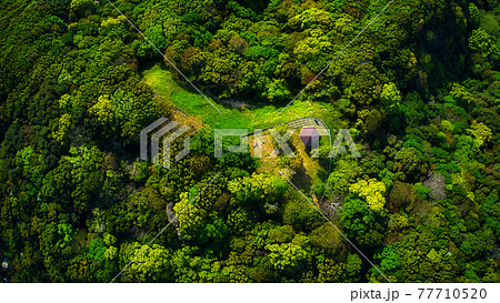 新緑の加太深山第一砲台展望広場の上空からドローンで真俯瞰撮影 (和歌山県加太) 新緑の加太深山第一砲台展望広場の上空からドローンで真俯瞰撮影 (和歌山県加太) 77710520