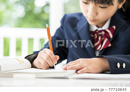 授業　女の子　中学生　手元 77710645