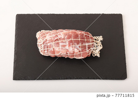 焼豚(チャーシュー用) 黒豚ももブロック肉 焼豚(チャーシュー用) 黒豚ももブロック肉 77711815