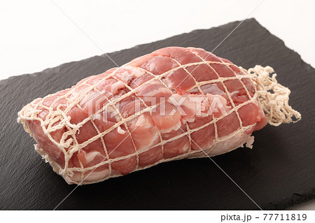 焼豚(チャーシュー用) 黒豚ももブロック肉 焼豚(チャーシュー用) 黒豚ももブロック肉 77711819