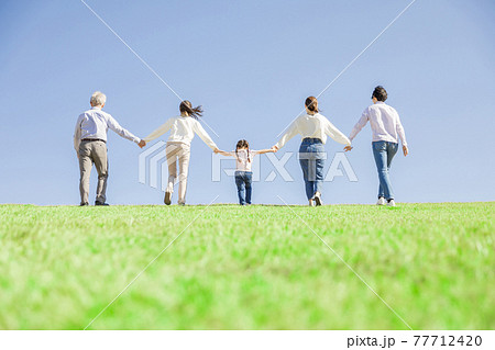三世代家族イメージ 77712420