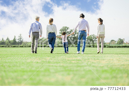 三世代家族イメージ 77712433