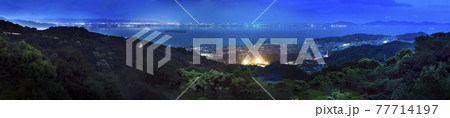 三ヶ根山　夜景パノラマ　ビッグサイズ 77714197