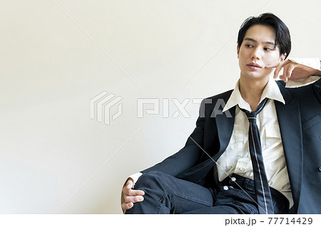 韓流メイクの男性 77714429