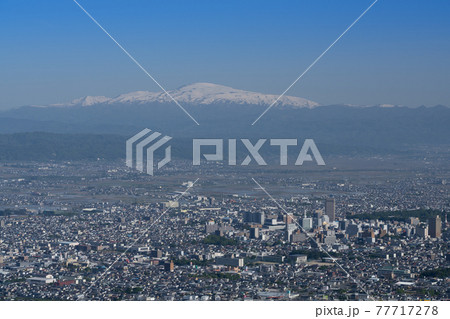 西蔵王公園 展望広場からの眺め〜山形市内と月山 西蔵王公園 展望広場からの眺め〜山形市内と月山 77717278