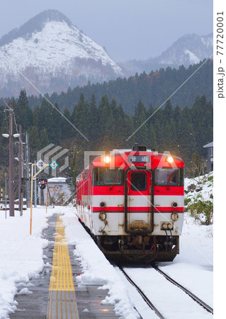 JR東日本　磐越西線　冬雪景色　車両（キハ40系） 77720001