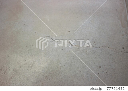 コンクリート製の床のひび 77721452