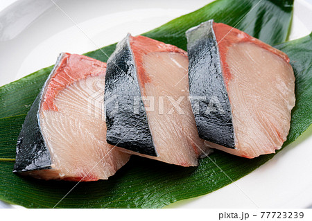 ぶりの切り身 77723239