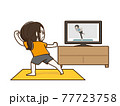 自宅で動画を見ながら運動する女性 77723758