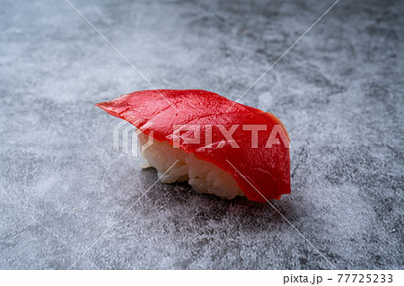 マグロの握り寿司の写真素材