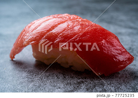 マグロの握り寿司の写真素材 [77725235] - PIXTA