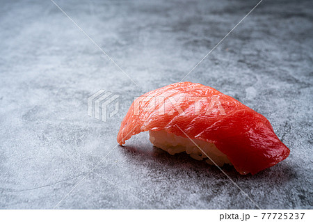 マグロの握り寿司 マグロの握り寿司 77725237