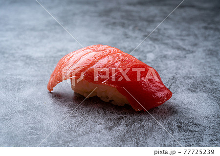 マグロの握り寿司 77725239