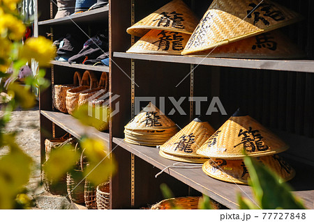 馬籠宿の古い町並み〈岐阜県中津川市〉 77727848