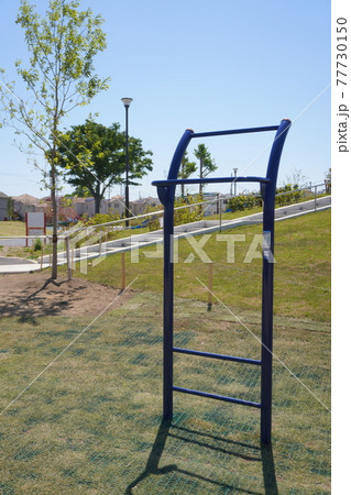 横浜市の岡村西公園にある健康器具の懸垂器具 77730150
