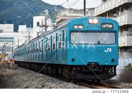 和田岬へ向けて快走する和田岬線の103系 77732066