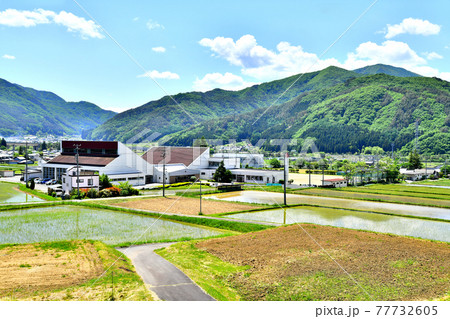 筑北中学校周辺を望む(長野県麻績村)【2020.5】 77732605