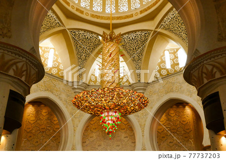 United Arab Emirates, Abu Dhabi, Chandelier inside the Mosque Sheikh Zayed 77737203