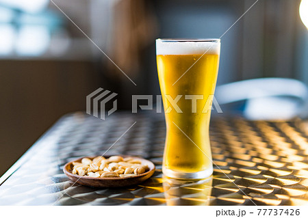 ビールとおつまみ 77737426