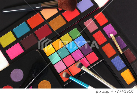 Colorful Cosmetic Pigment Palettes 77741910