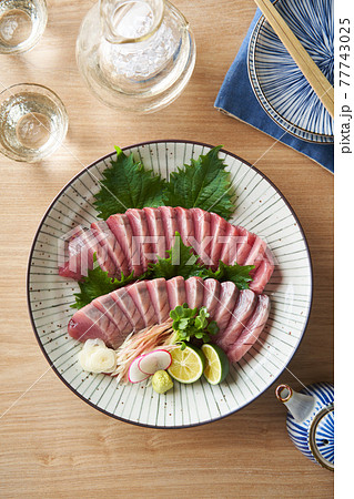 鰹の刺身 大皿盛り 鰹の刺身 大皿盛り 77743025
