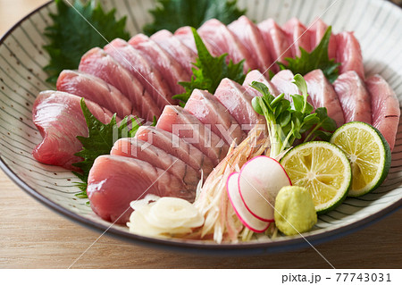 鰹の刺身 大皿盛り 鰹の刺身 大皿盛り 77743031