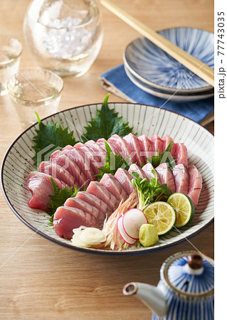 鰹の刺身　大皿盛り 77743035