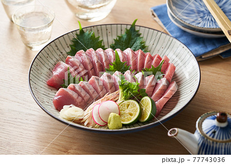 鰹の刺身 大皿盛り 鰹の刺身 大皿盛り 77743036