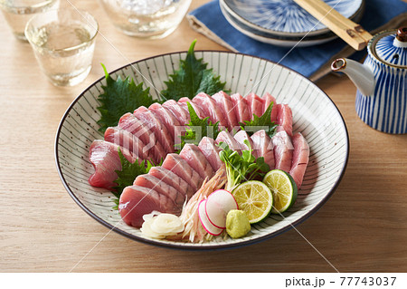 鰹の刺身 大皿盛り 鰹の刺身 大皿盛り 77743037