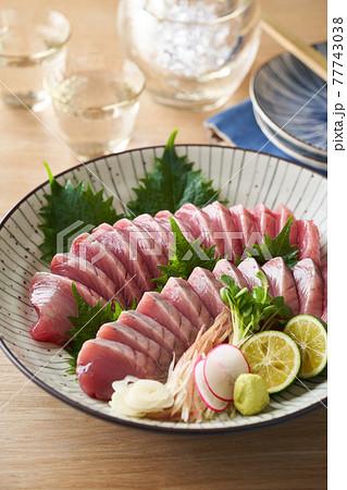 鰹の刺身 大皿盛り 鰹の刺身 大皿盛り 77743038