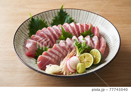 鰹の刺身　大皿盛り 77743040