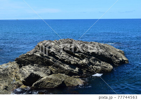 庄内海岸の岩場風景 77744563
