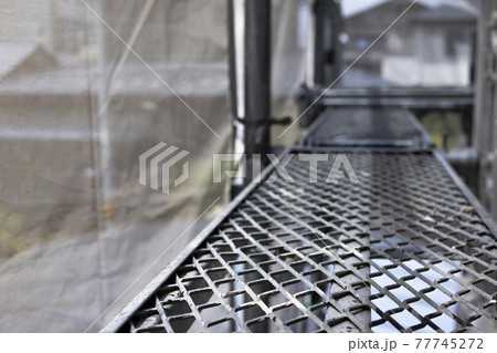 工事現場の鉄製の足場の画像 工事現場の鉄製の足場の画像 77745272