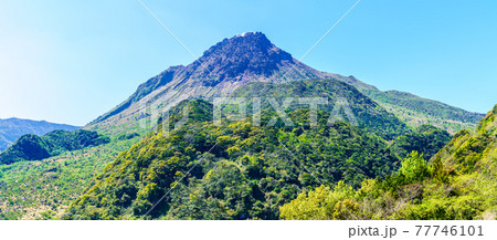 島原まゆやまロードから平成新山溶岩ドームの眺め　パノラマ　【長崎県島原市】 77746101