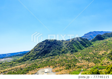 島原まゆやまロードから平成新山溶岩ドームの眺め 【長崎県島原市】 島原まゆやまロードから平成新山溶岩ドームの眺め 【長崎県島原市】 77746115